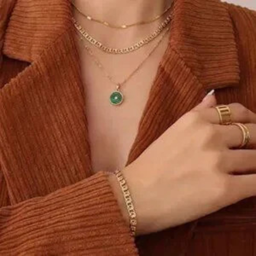 Anthro Hearts Gold Bracelet - Picture 4 of 5